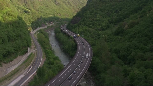 Autostrada din munti care nu vrea sa moara. CNADNR, obligata si de instanta sa continue o licitatie pentru Comarnic-Brasov