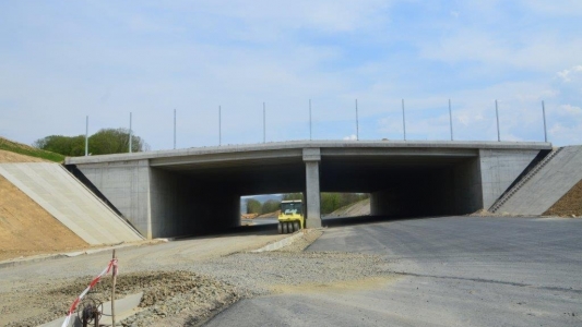 Autostrada Lugoj – Deva: constructorul lotului nedeschis spune ca CNAIR ii datoreaza 100 milioane lei si ca se duce la Comisia Europeana