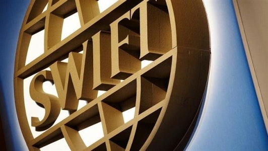 Bancile iraniene s-ar putea reconecta la SWIFT