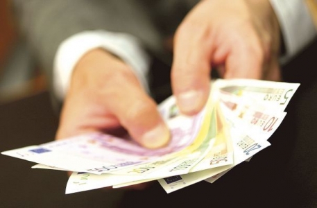 Bancile romanesti ar putea vinde credite toxice in valoare de 5-6 mld. euro in acest an