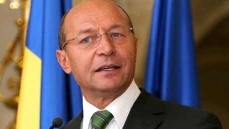 Basescu: Ii voi chema pe romani in strada daca Guvernul va creste acciza la benzina si motorina