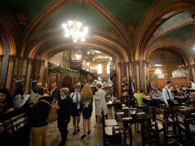 Bucurestiul gazduieste peste 3.400 de restaurante si cafenele, unde „mananca“ o treime din Romania