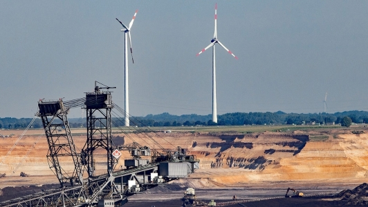 Carbune vs. Regenerabile. In ce ritm face Enel, un mare producator pe carbune in trecut, tranzitia catre 100% verde Carbune vs. Regenerabile. In ce ritm face Enel, un mare producator pe carbune in trecut, tranzitia catre 100% verde