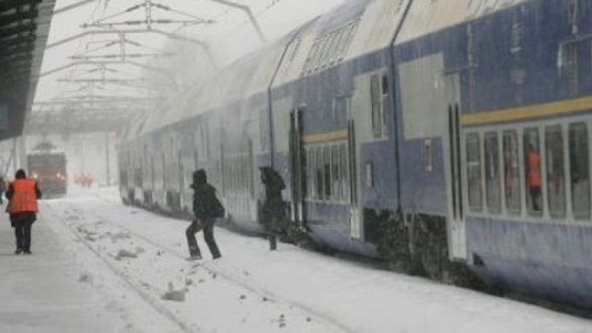 CFR Calatori: Circulatia feroviara se va desfasura in conditii de iarna. Patru trenuri Bucuresti-Constanta, anulate vineri