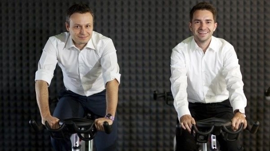 Doi tineri antreprenori fac doua milioane de euro din trimiterea corporatistilor din toata tara la sala