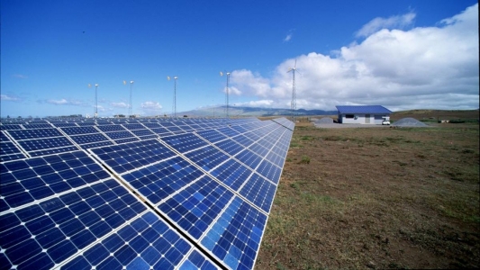 Doua noi parcuri fotovoltaice vor fi realizate in 2016 in judetul Valcea