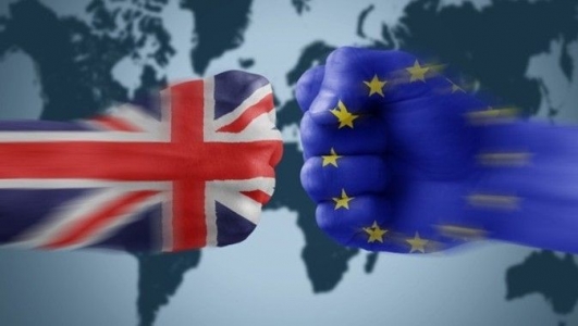 Efectul Brexitului: Marea Britanie pierde si ultimul rating triplu-A. S&P taie in carne vie