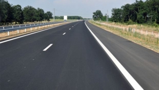 Evolutia numarului de kilometri de autostrazi si drumuri nationale deschisi intre 2008 si 2014