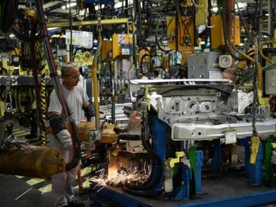 Francezii accelereaza „robotizarea“ in Romania: Dacia le ofera intre 10.000 si 100.000 de lei angajatilor care pleaca voluntar din uzina