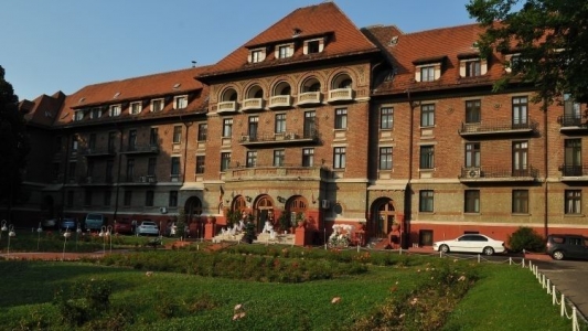 Guvernul a abrogat hotararea prin care Hotelul Triumf trecea din administrarea RA-APPS in cea a MAE