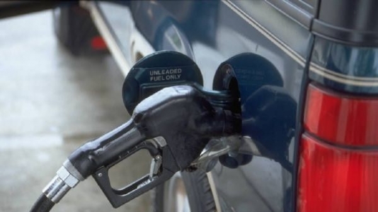 Guvernul vrea sa puna taxa pe plinul de combustibil si impozit in functie de norma de poluare, in locul timbrului de mediu