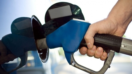Ieftinirea petrolului si promotiile coboara pretul benzinei la 5,70 lei litrul
