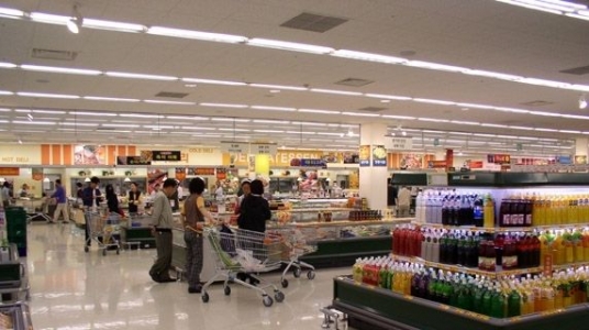 Kaufland ridica un magazin la doi pasi de Auchan. Ce explicatie are inflatia de hypermarketuri din Bucuresti