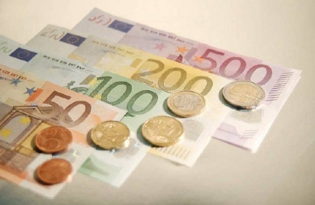 Leul pierde iar teren in fata euro, fiind cea mai slaba moneda din regiune