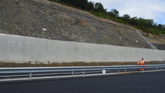 Ministrul Transporturilor: lotul 4 din Autostrada Lugoj –Deva va fi dat in trafic saptamana viitoare, cel tarziu marti Ministrul Transporturilor: lotul 4 din Autostrada Lugoj –Deva va fi dat in trafic saptamana viitoare, cel tarziu marti