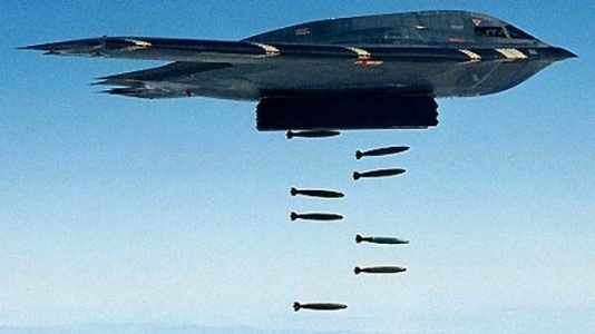 Noul bombardier invizibil american va scoate 55 miliarde de dolari din conturile Pentagonului