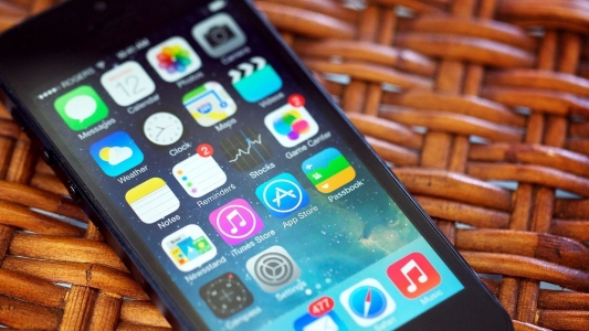 Noul iOS 7 va fi disponibil incepand de maine