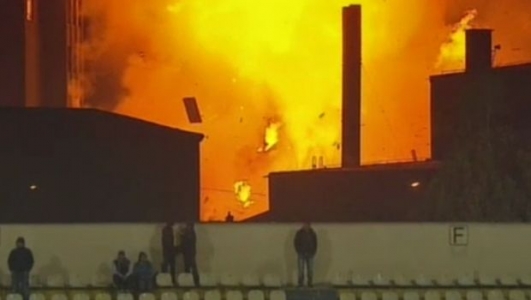 O explozie a avut loc la o fabrica Vel Pitar din Brasov. Mai multe persoane ranite si alte 10 s-ar afla sub daramaturi