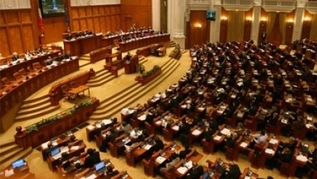Parlamentarii ii scapa pe bancheri de legea clauzelor abuzive, pe care au pierdut mii de procese cu clientii