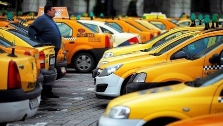 Peste 2.000 de taxiuri, autorizate sa preia pasageri de la Aeroportul Henri Coanda