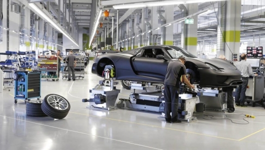 Porsche se asteapta la un profit mai scazut, pe fondul cheltuielilor mai ridicate cu noile modele si fabrici