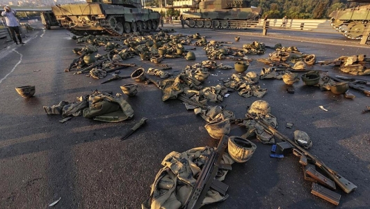 Premierul turc: Armata se va supusne direct presedintiei