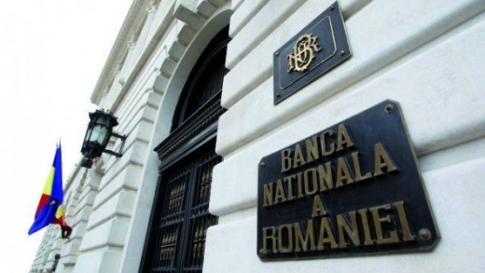 Rezervele valutare ale Romaniei au scazut cu aproape un miliard de euro luna trecuta