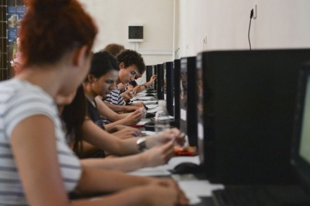 Romania poate ajunge la un milion de informaticieni investind in preuniversitar
