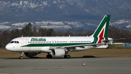 Ryanair a depus o oferta non-angajanta pentru Alitalia