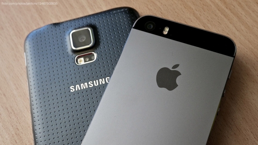 Samsung accepta sa plateasca Apple despagubiri de 548 milioane dolari, dupa cinci ani de procese