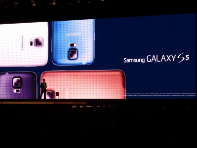 Samsung lanseaza Galaxy S5 cu ecran de 5,1 inci
