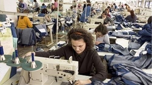 Tot mai multi angajati din textile abandoneaza munca multa pe bani putini, oricat de disperati ar fi