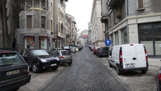 Tudorache pregateste o lege pentru masinile parcate pe trotuare:Prin jumatate din oras nu se poate trece de carucior cu copil