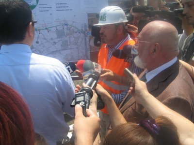 Umbrarescu construieste 22 km de autostrada la jumatate din pretul estimat de CNADNR