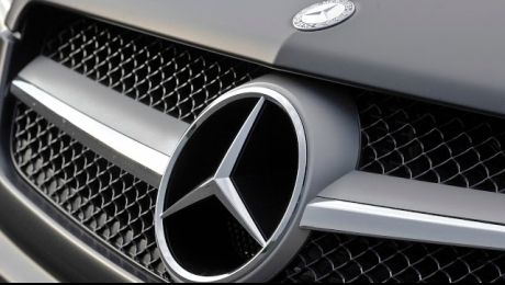 Un milion de automobile Mercedes rechemate la service pentru o problema la airbag
